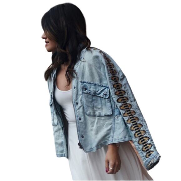 Free People Denim Jacket Sz XS EMBROIDERED BEADED Light Blue Boho Gypsy Bohemian - Picture 3 of 16